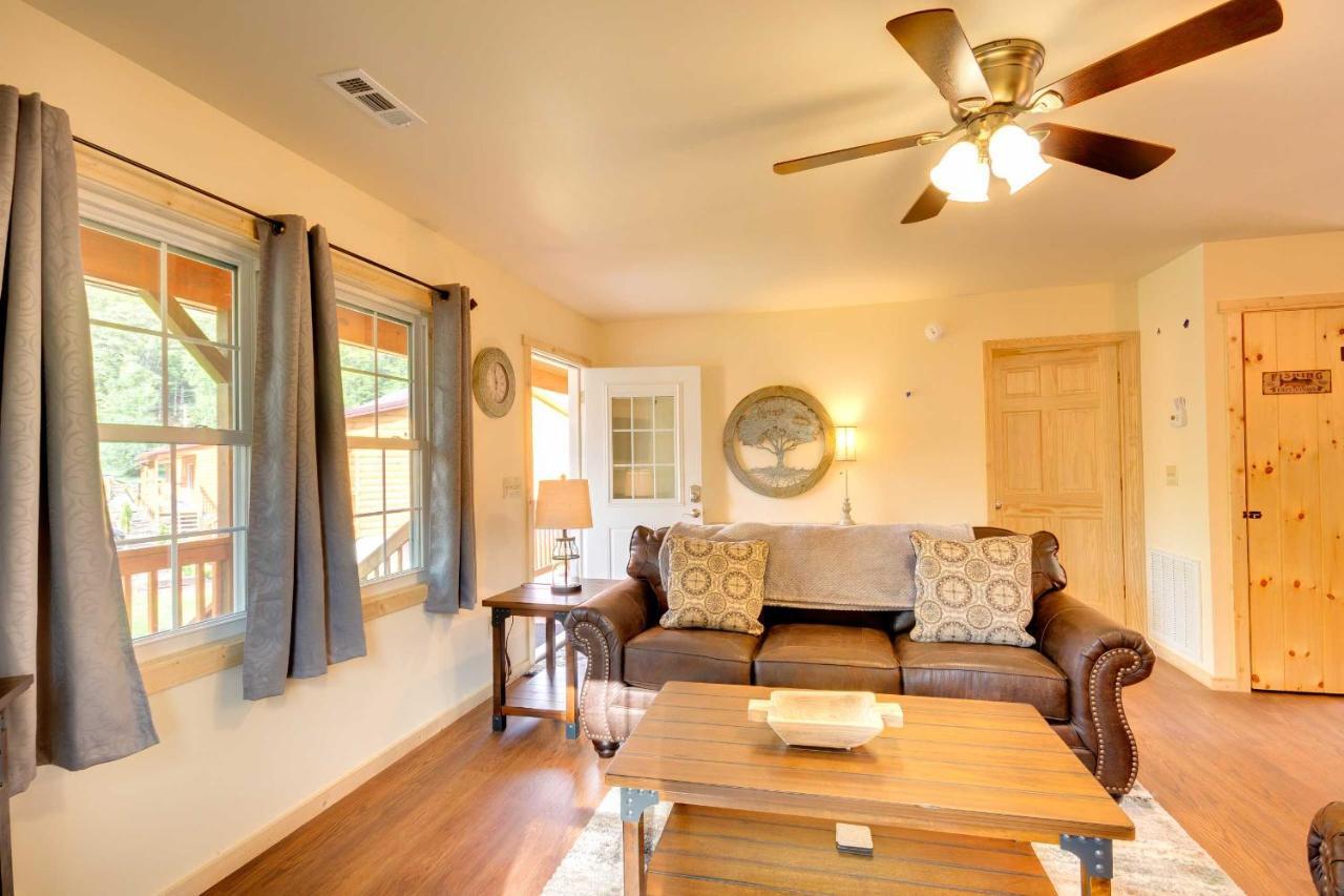 Cozy Cabin On Tuckasegee River - Near 브라이슨시티 외부 사진