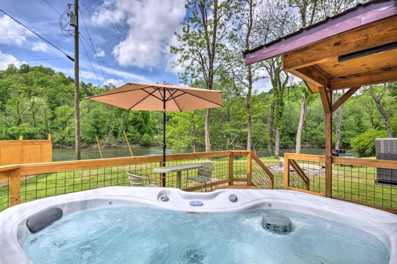 Cozy Cabin On Tuckasegee River - Near 브라이슨시티 외부 사진