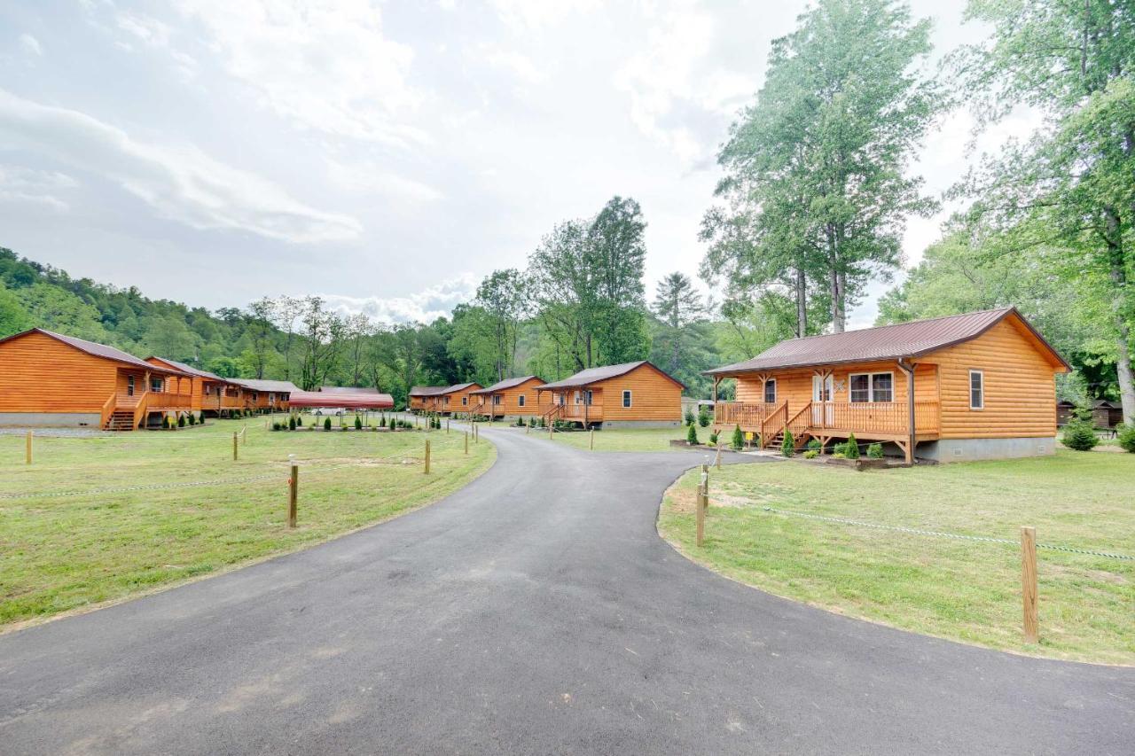 Cozy Cabin On Tuckasegee River - Near 브라이슨시티 외부 사진